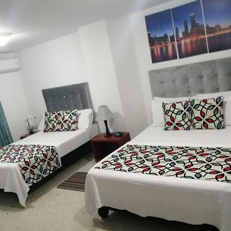 Torre De Granada Hotel Кали Екстериор снимка