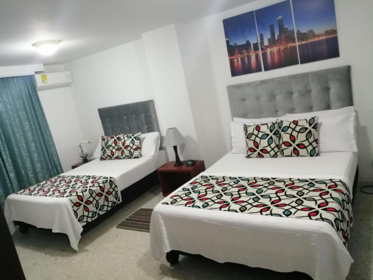 Torre De Granada Hotel Кали Екстериор снимка