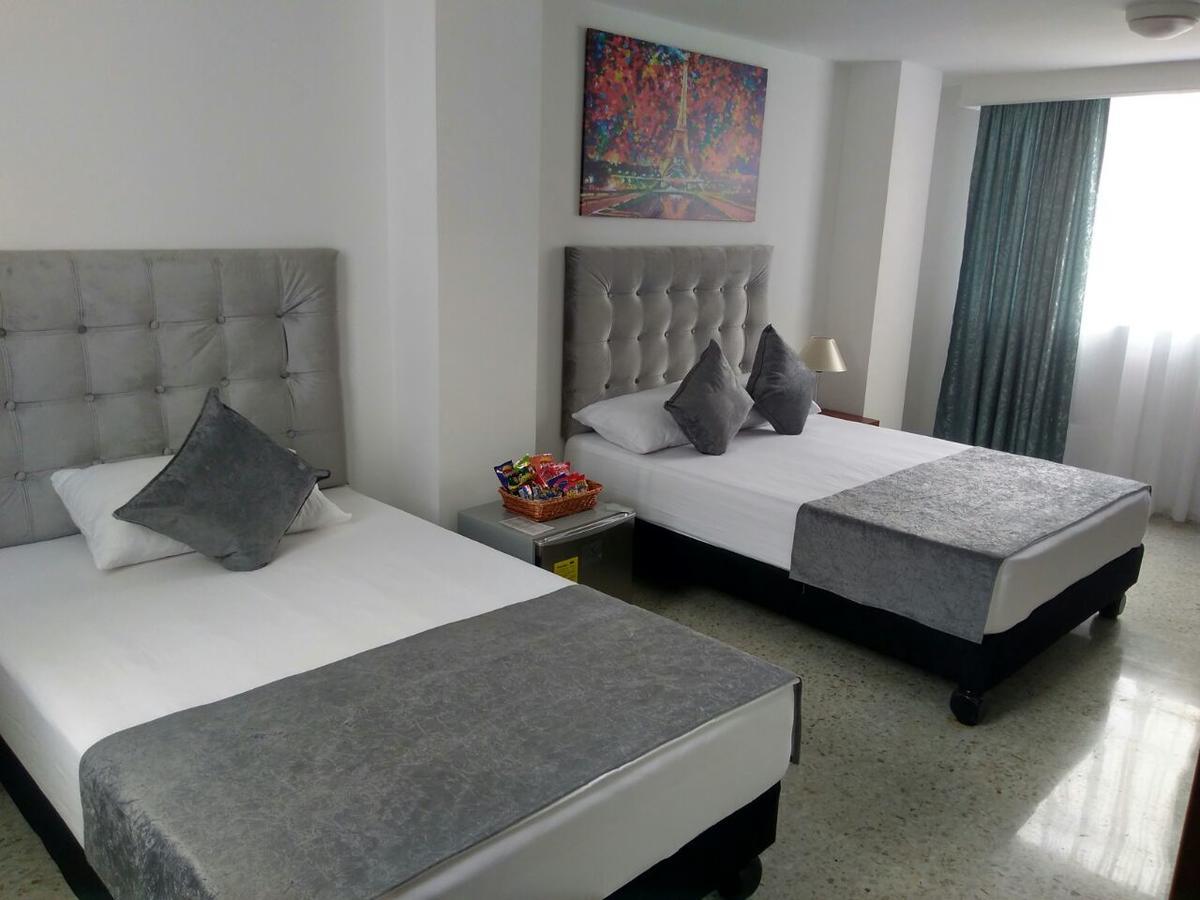 Torre De Granada Hotel Кали Екстериор снимка