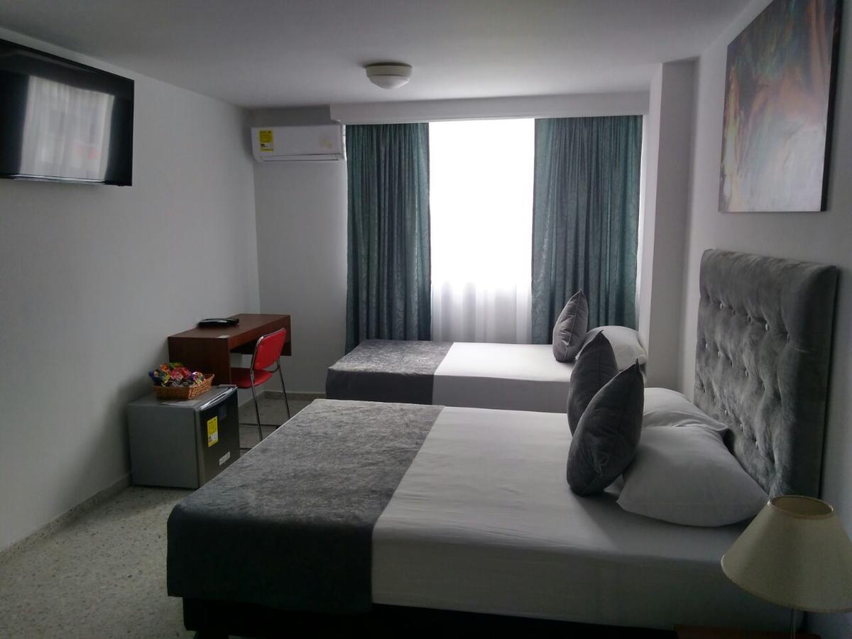 Torre De Granada Hotel Кали Екстериор снимка