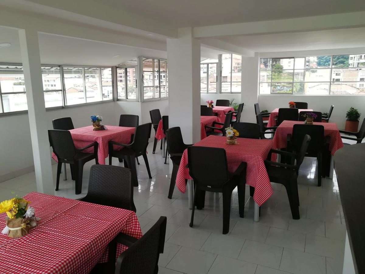 Torre De Granada Hotel Кали Екстериор снимка