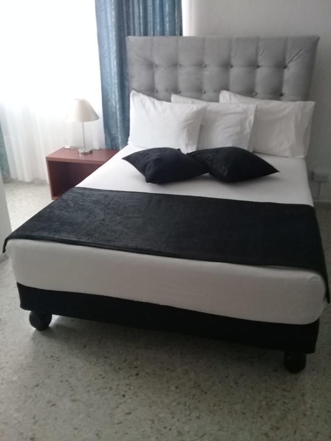 Torre De Granada Hotel Кали Екстериор снимка