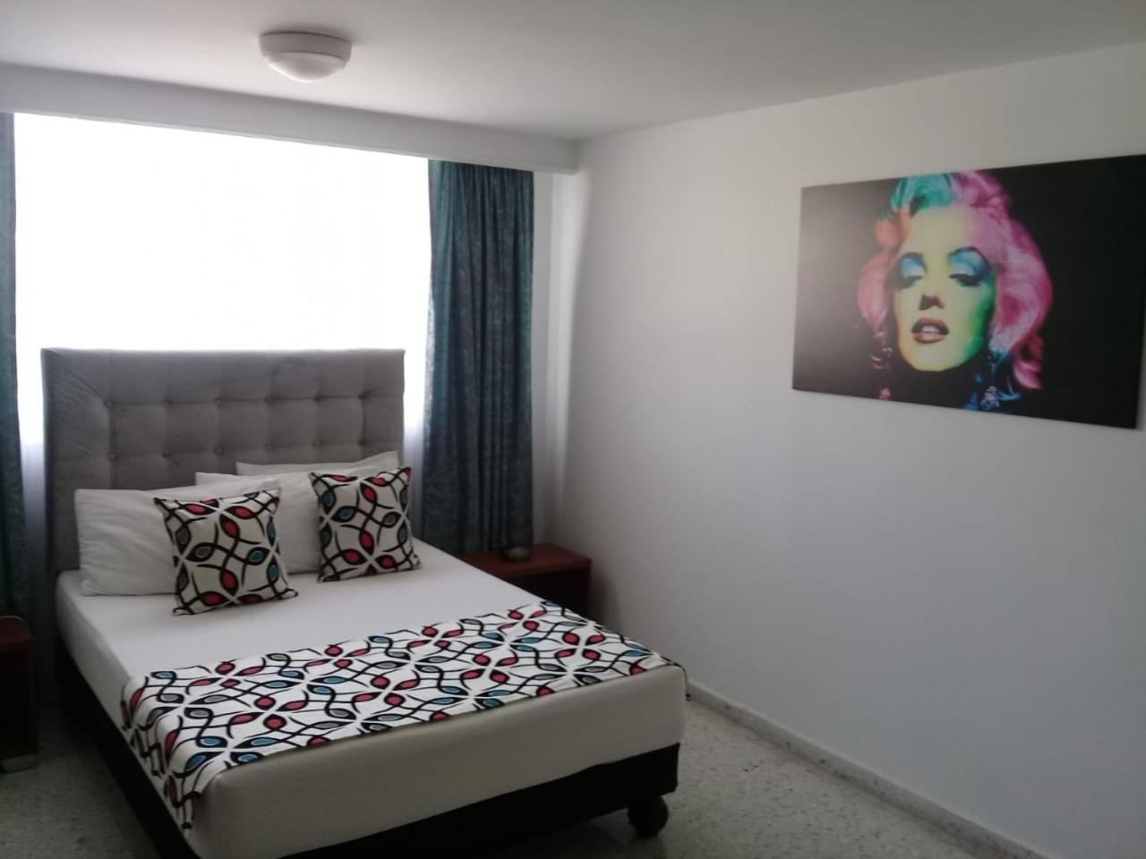 Torre De Granada Hotel Кали Екстериор снимка
